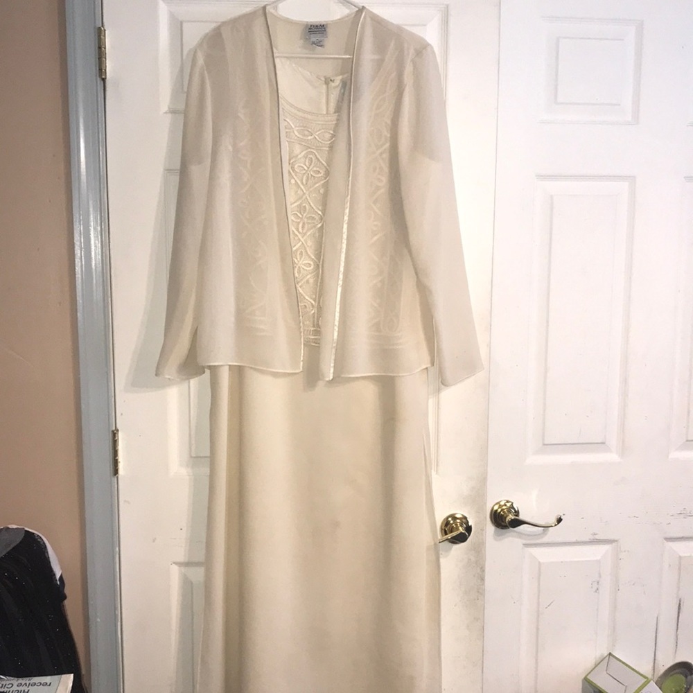 Woman’s R&M Richards 2-PC Gown Mother of the Bride/Groom Set
